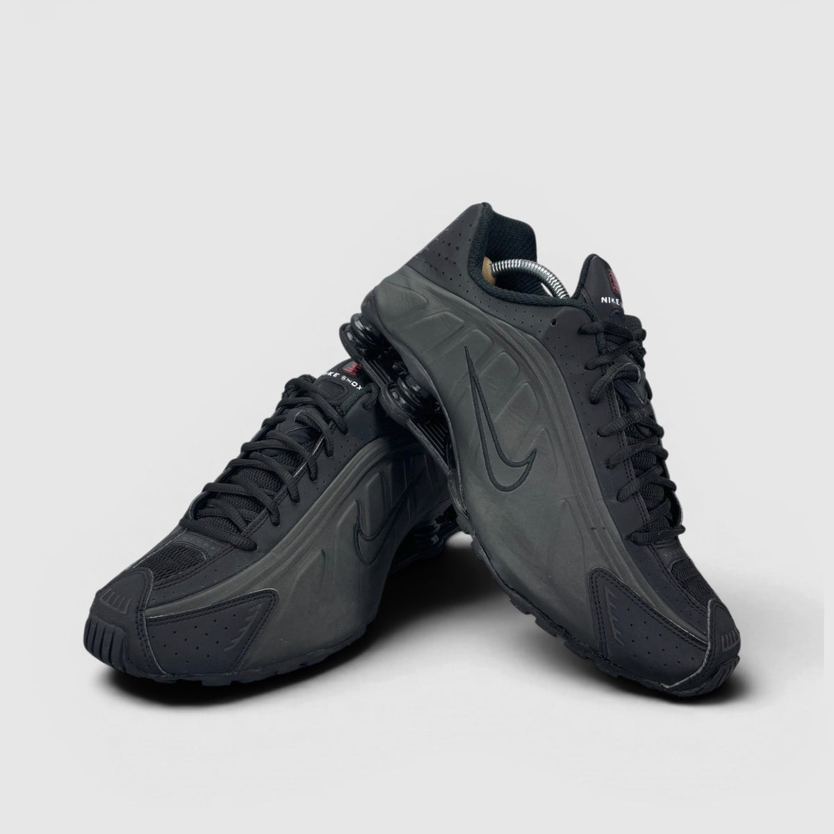 Nike Shox R4 Triple Black, buty sportowe męskie w bardzo dobrym stanie rozmiar 45, boczny profil