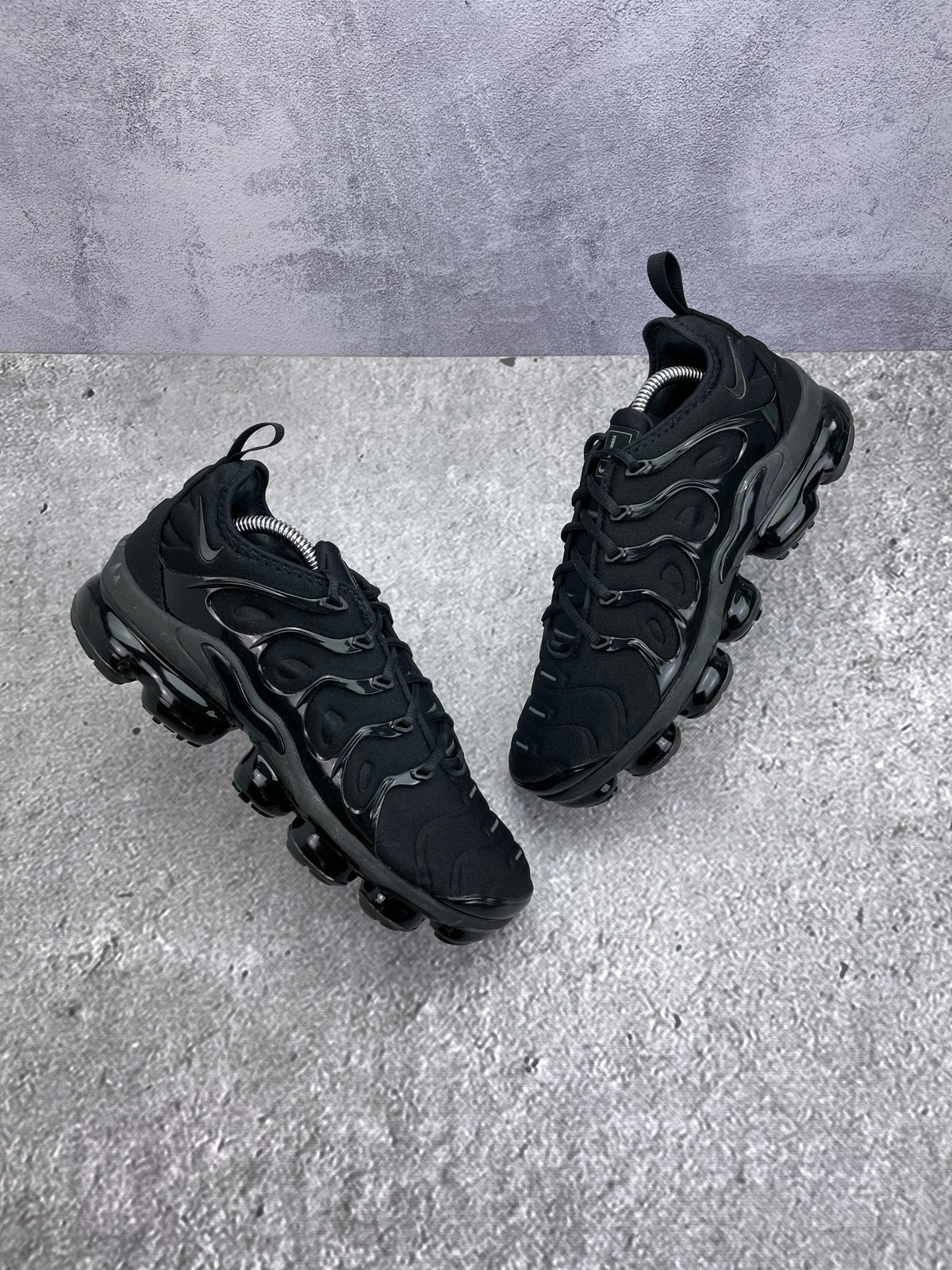 Nike Air VaporMax Plus Triple Black, sneakersy damskie w bardzo dobrym stanie, rozmiar 42, ujęcie 3