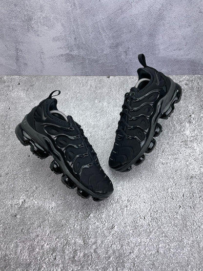 Nike Air VaporMax Plus Triple Black, sneakersy damskie w bardzo dobrym stanie, rozmiar 42, ujęcie 3