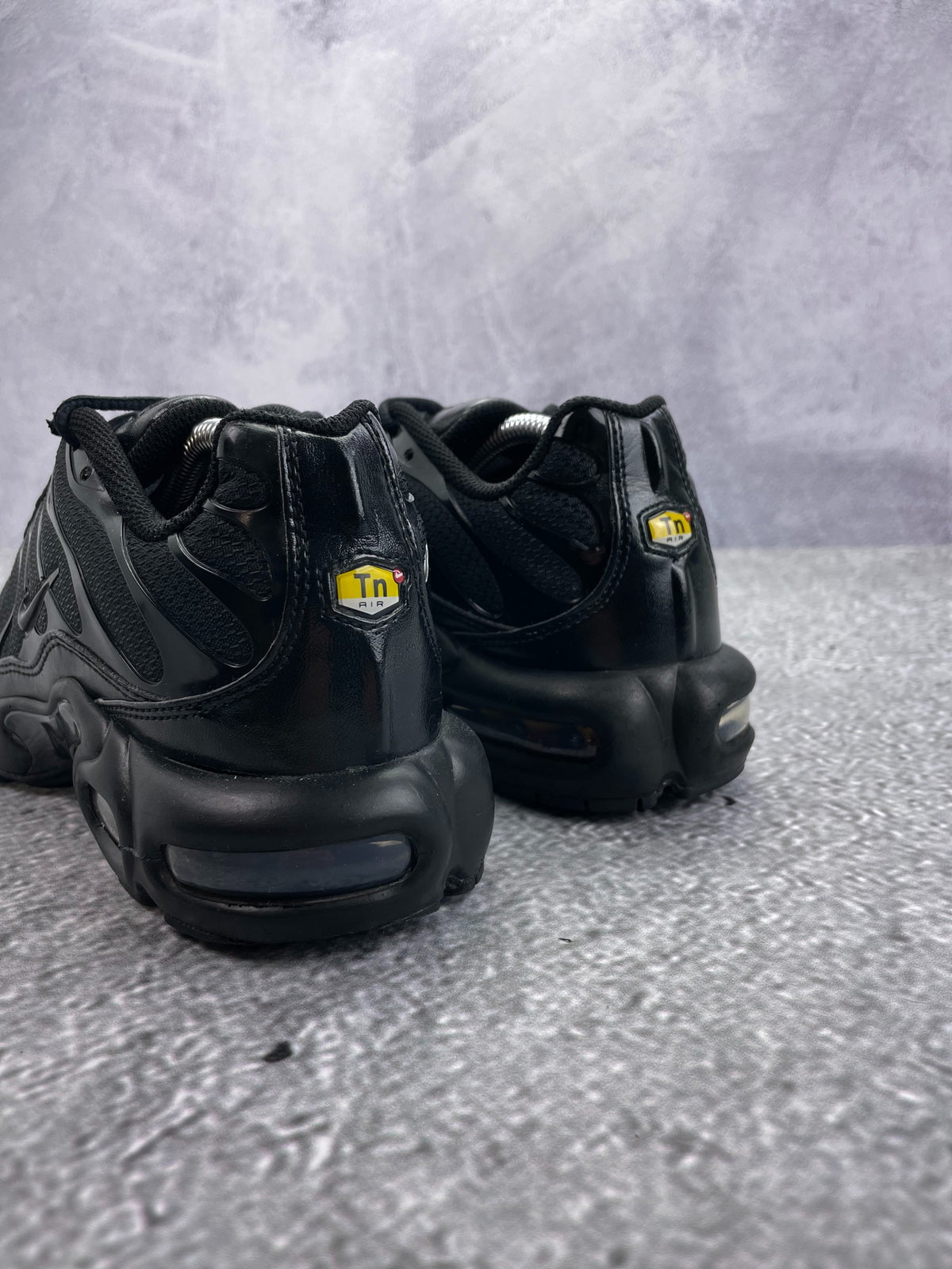 Nike Air Max Plus Triple Black, sneakersy męskie w bardzo dobrym stanie, rozmiar 41, ujęcie 10