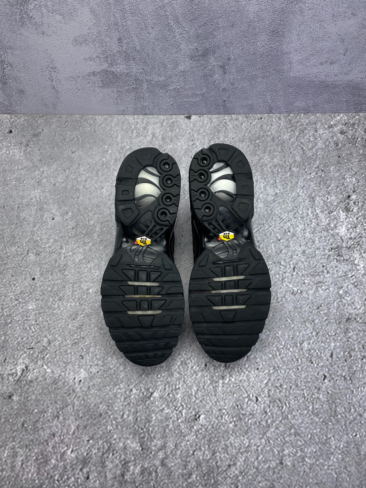 Nike Air Max Plus Triple Black, sneakersy męskie w bardzo dobrym stanie, rozmiar 41, ujęcie 12