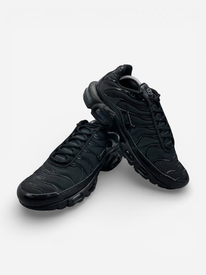 Nike Air Max Plus Triple Black, sneakersy męskie w bardzo dobrym stanie, rozmiar 41, ujęcie 2