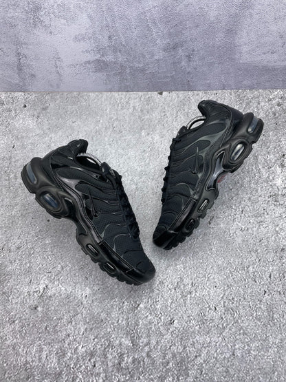 Nike Air Max Plus Triple Black, sneakersy męskie w bardzo dobrym stanie, rozmiar 41, ujęcie 3