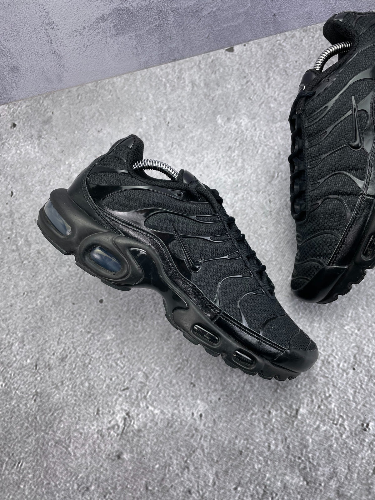 Nike Air Max Plus Triple Black, sneakersy męskie w bardzo dobrym stanie, rozmiar 41, ujęcie 4
