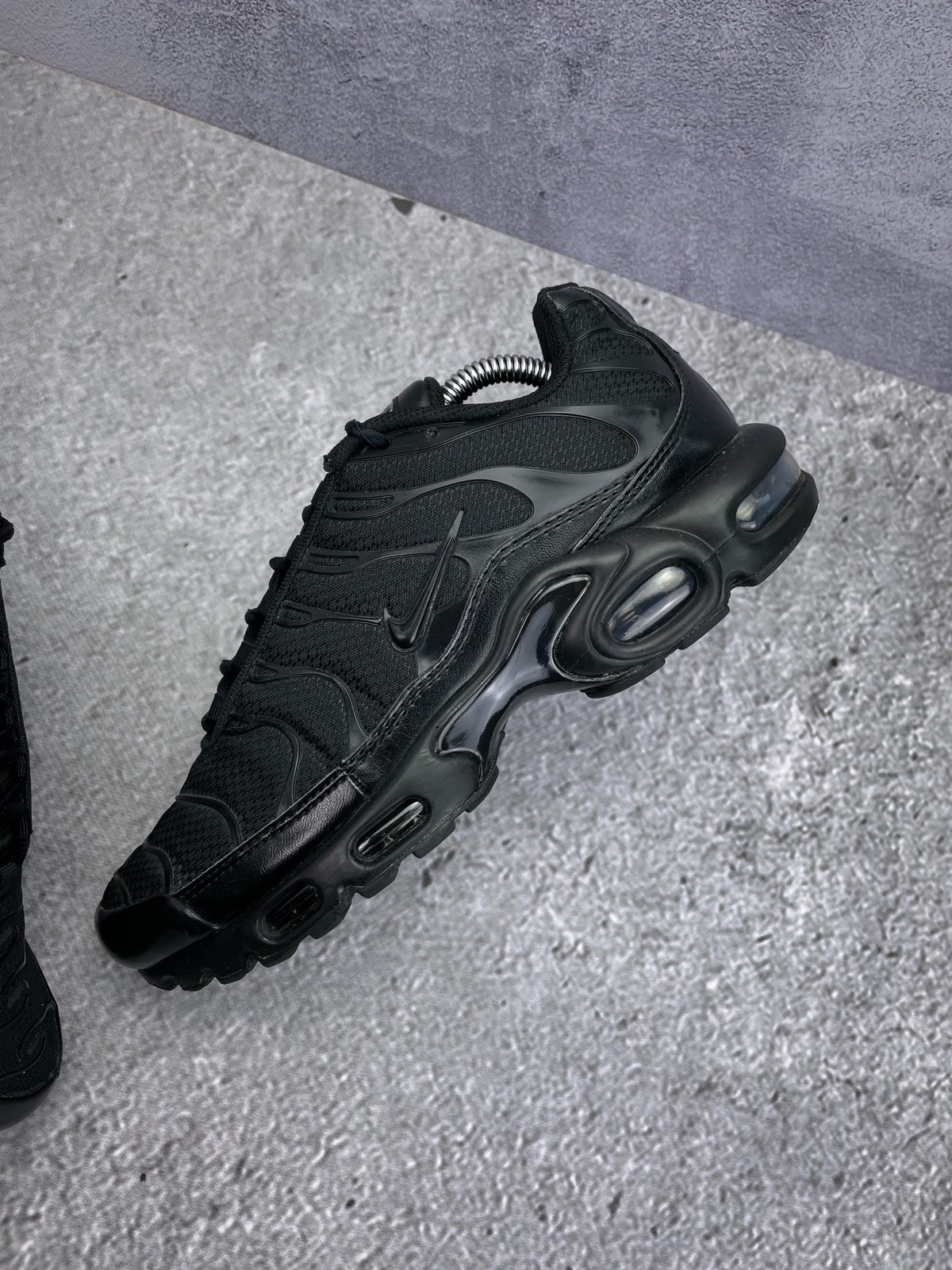Nike Air Max Plus Triple Black, sneakersy męskie w bardzo dobrym stanie, rozmiar 41, ujęcie 5
