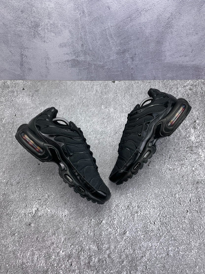 Nike Air Max Plus Triple Black, sneakersy męskie w bardzo dobrym stanie, rozmiar 41, ujęcie 6