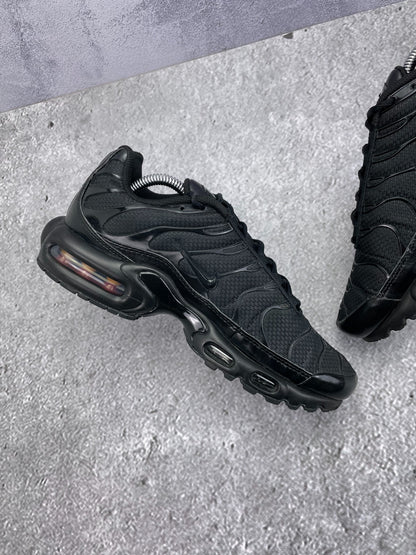 Nike Air Max Plus Triple Black, sneakersy męskie w bardzo dobrym stanie, rozmiar 41, ujęcie 7