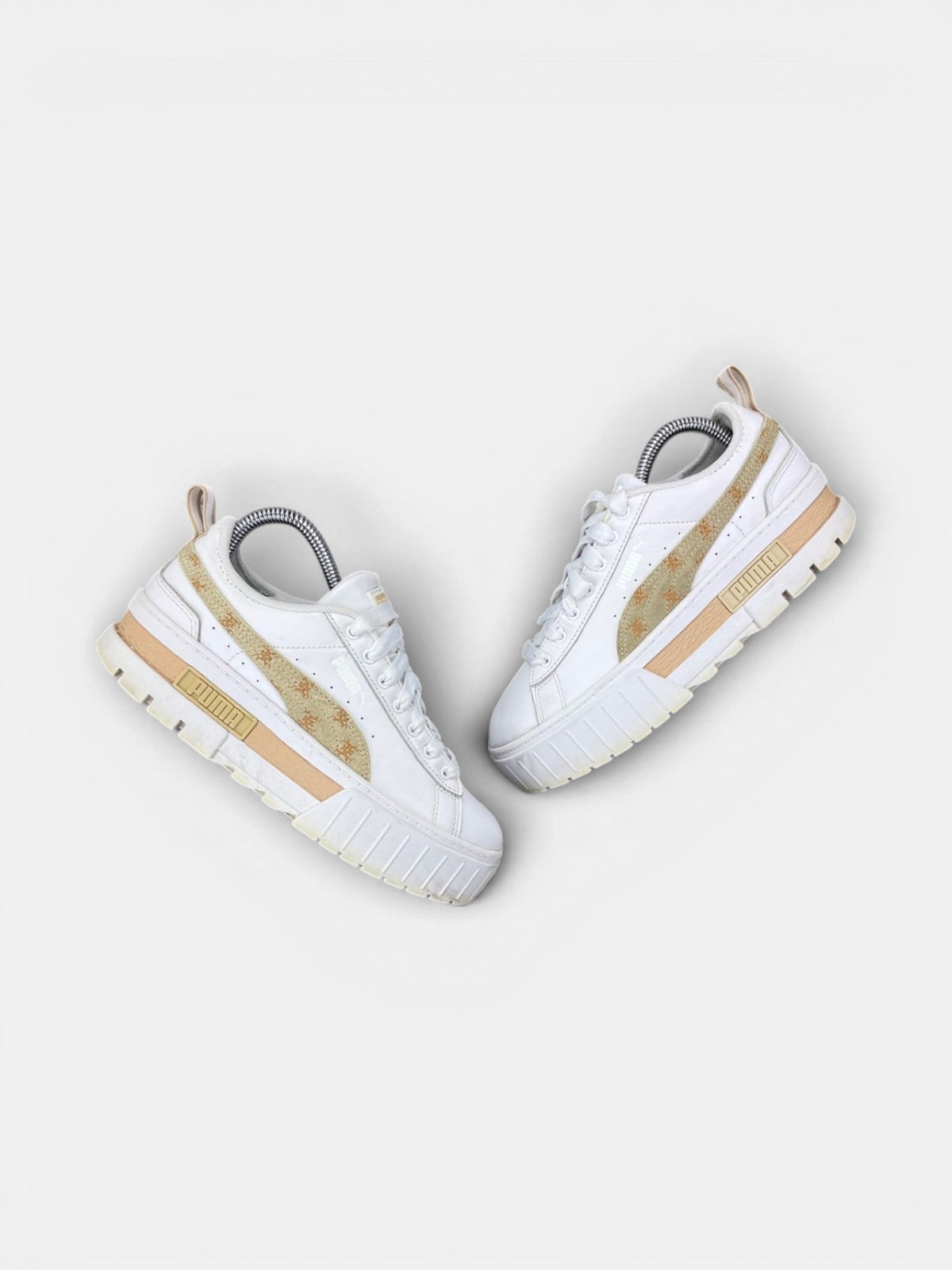Puma Mayze T7 White Brown — buty sportowe damskie w bardzo dobrym stanie rozmiar 38, widok z góry na zewnętrzną stronę butów