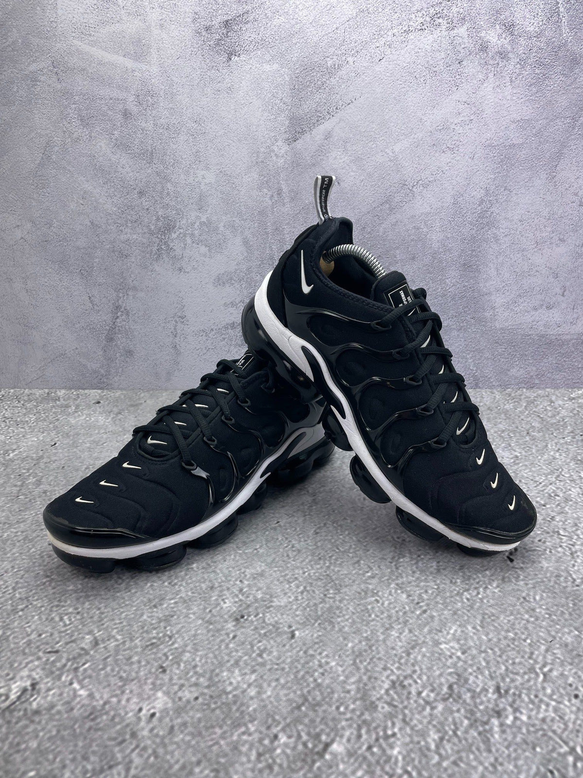 Nike Air VaporMax Plus Overbranding — buty sportowe męskie w bardzo dobrym stanie rozmiar 42.5, boczny profil