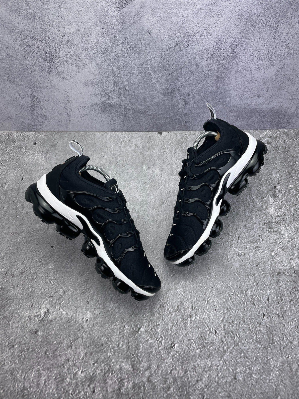 Nike Air VaporMax Plus Overbranding — buty sportowe męskie w bardzo dobrym stanie rozmiar 42.5, widok z góry na wewnętrzną stronę butów