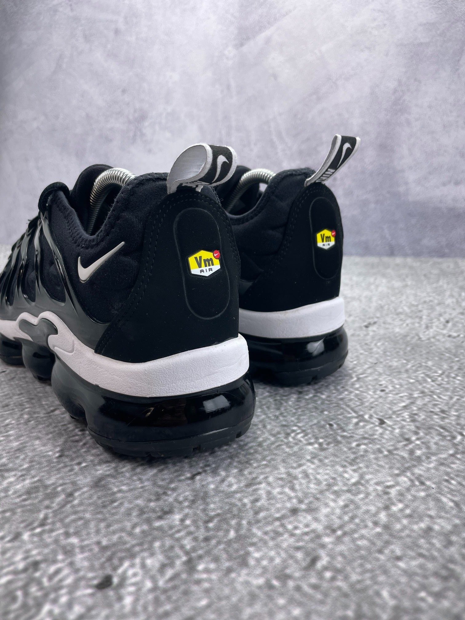 Nike Air VaporMax Plus Overbranding — buty sportowe męskie w bardzo dobrym stanie rozmiar 42.5, podeszwa