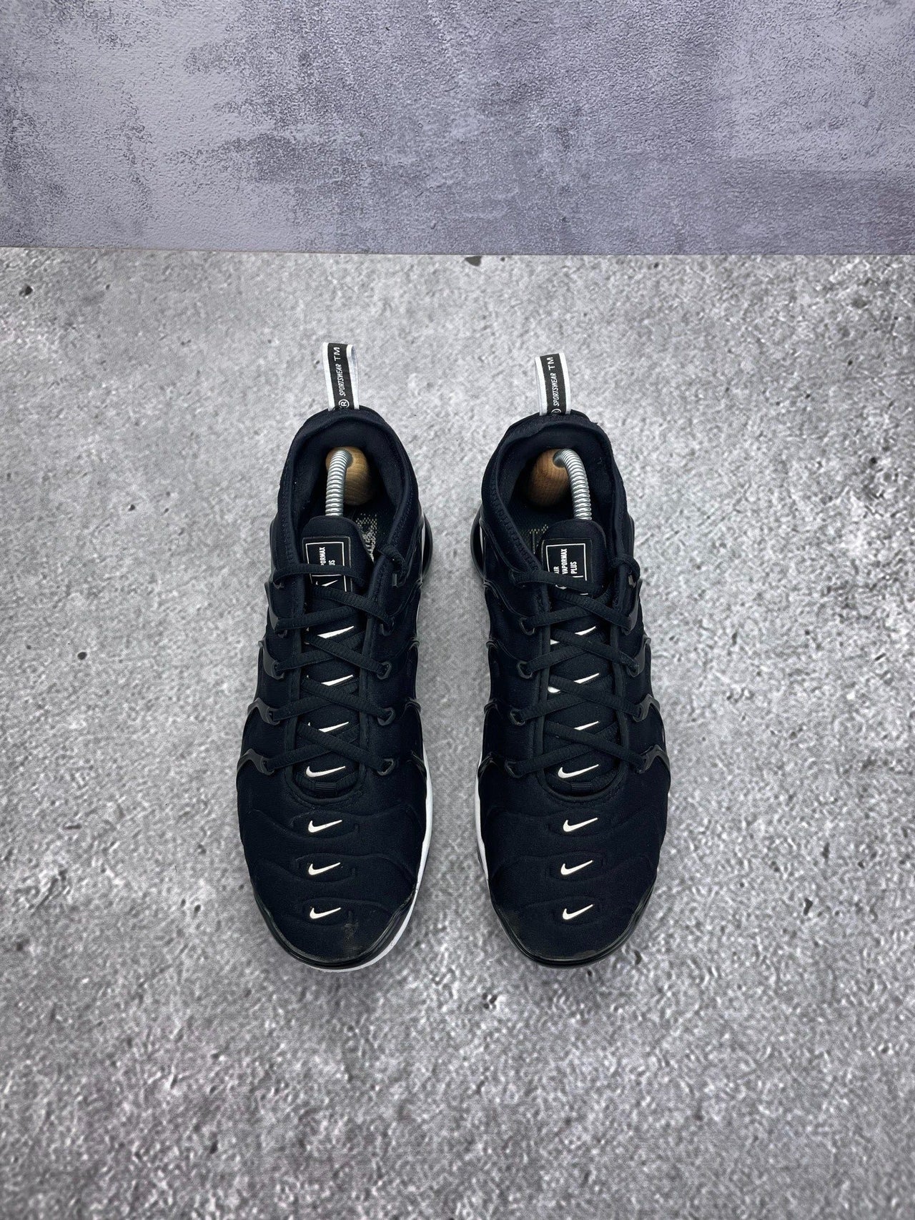 Nike Air VaporMax Plus Overbranding — buty sportowe męskie w bardzo dobrym stanie rozmiar 42.5, zapiętki butów
