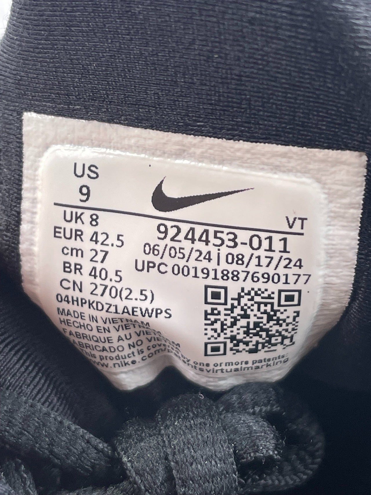 Nike Air VaporMax Plus Overbranding — buty sportowe męskie w bardzo dobrym stanie rozmiar 42.5, para butów, widok z boku na tle studyjnym