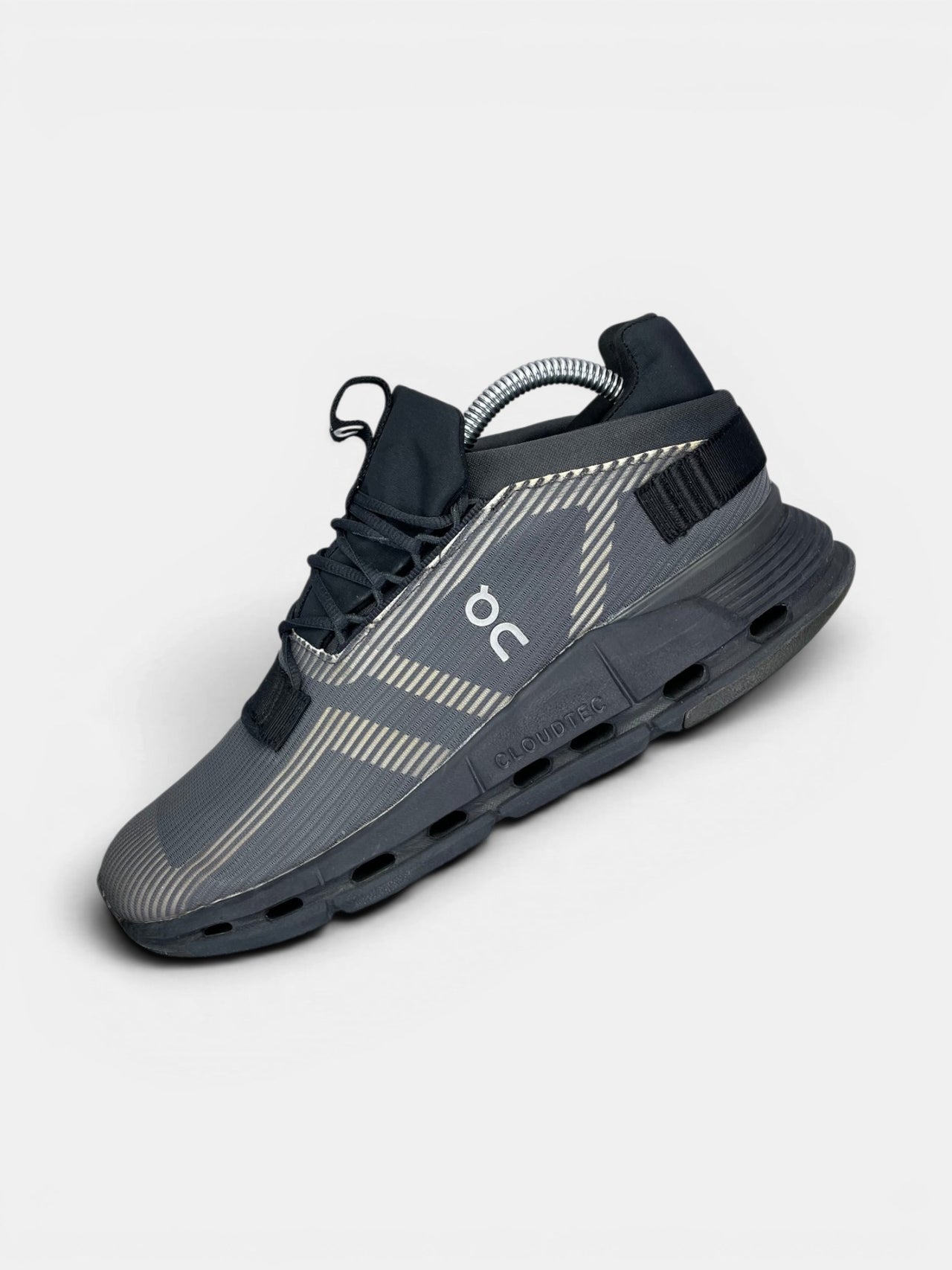 On Cloudnova Void Eclipse Undyed White — buty sportowe męskie w bardzo dobrym stanie rozmiar 41, widok z góry na wewnętrzną stronę butów