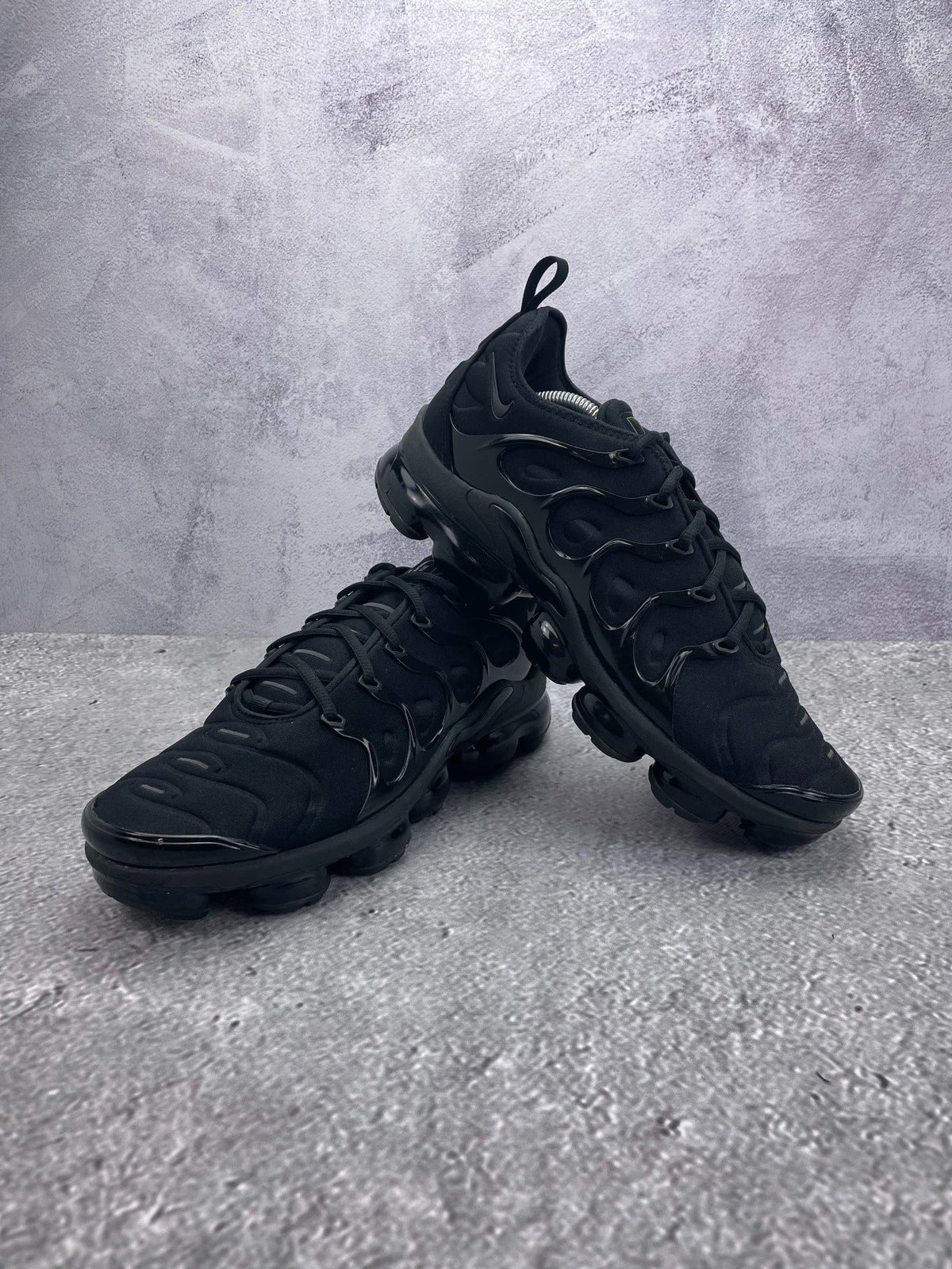 Nike Air VaporMax Plus Triple Black — buty sportowe męskie w bardzo dobrym stanie rozmiar 45.5, boczny profil