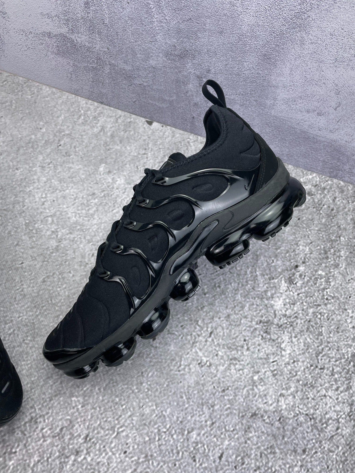 Nike Air VaporMax Plus Triple Black — buty sportowe męskie w bardzo dobrym stanie rozmiar 45.5, wewnętrzny panel lewego buta
