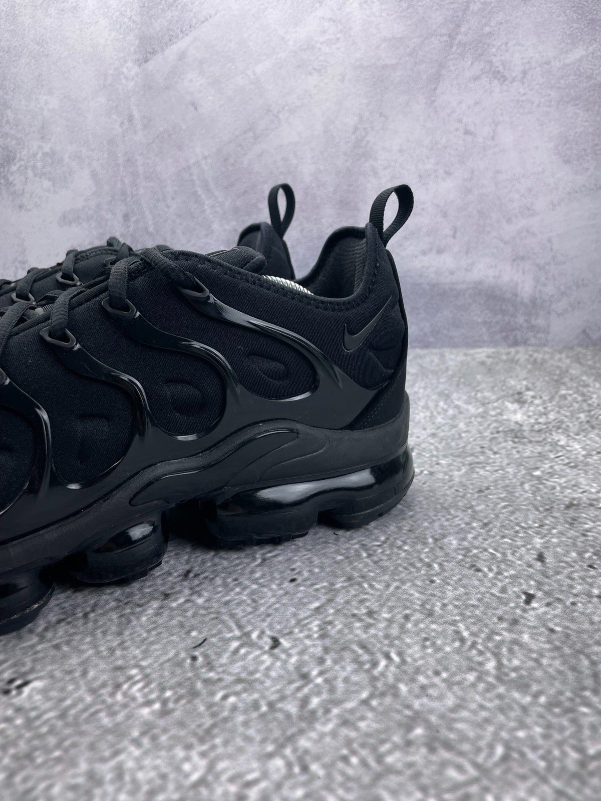 Nike Air VaporMax Plus Triple Black — buty sportowe męskie w bardzo dobrym stanie rozmiar 45.5, widok z góry