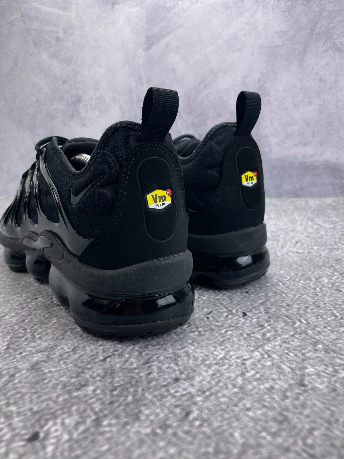 Nike Air VaporMax Plus Triple Black — buty sportowe męskie w bardzo dobrym stanie rozmiar 45.5, widok z tyłu