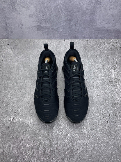 Nike Air VaporMax Plus Triple Black — buty sportowe męskie w bardzo dobrym stanie rozmiar 45.5, podeszwa
