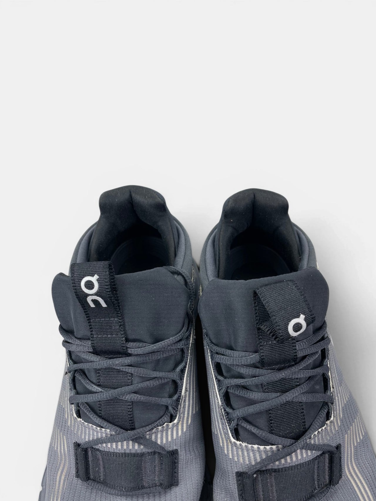 On Cloudnova Void Eclipse Undyed White — buty sportowe męskie w bardzo dobrym stanie rozmiar 41, zapiętki butów