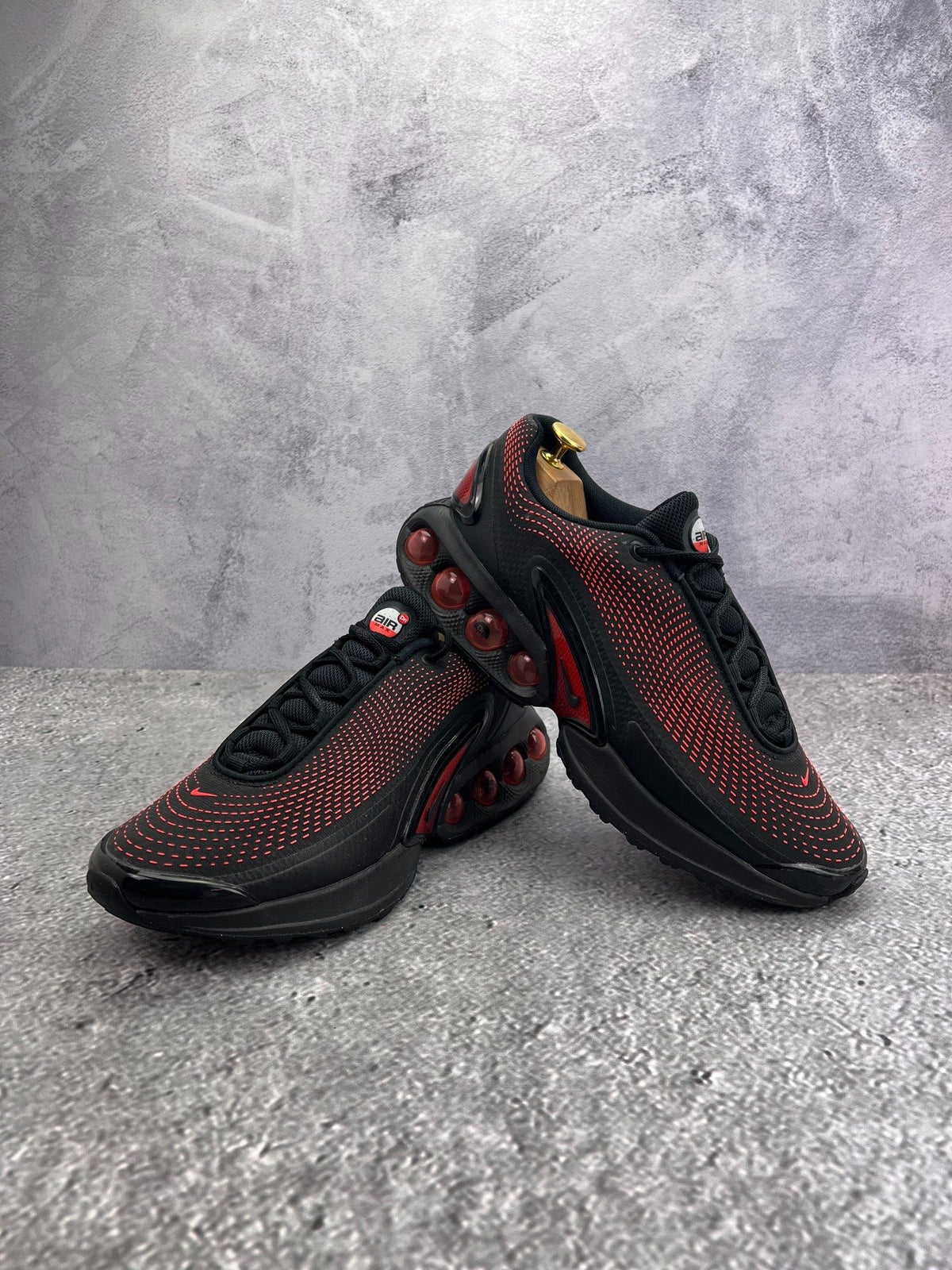 Nike Air Max DN Black Bright Crimson — buty sportowe męskie w bardzo dobrym stanie rozmiar 44, boczny profil