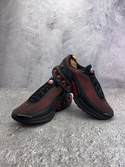 Nike Air Max DN Black Bright Crimson — buty sportowe męskie w bardzo dobrym stanie rozmiar 44, boczny profil
