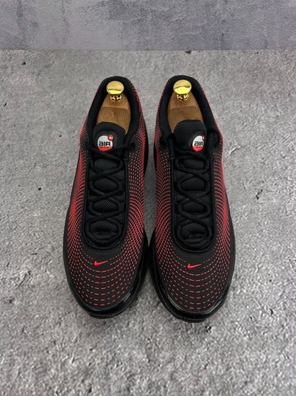 Nike Air Max DN Black Bright Crimson — buty sportowe męskie w bardzo dobrym stanie rozmiar 44, widok z tyłu