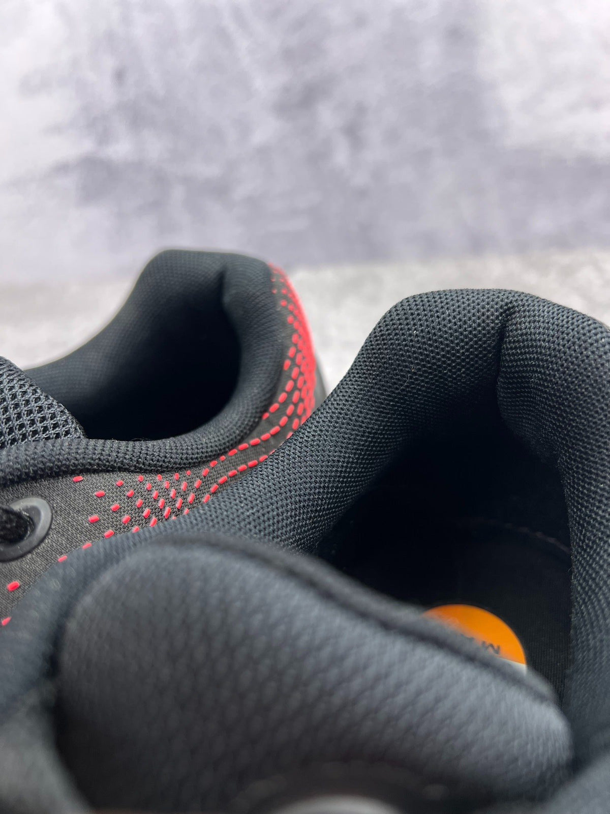 Nike Air Max DN Black Bright Crimson — buty sportowe męskie w bardzo dobrym stanie rozmiar 44, zapiętki butów