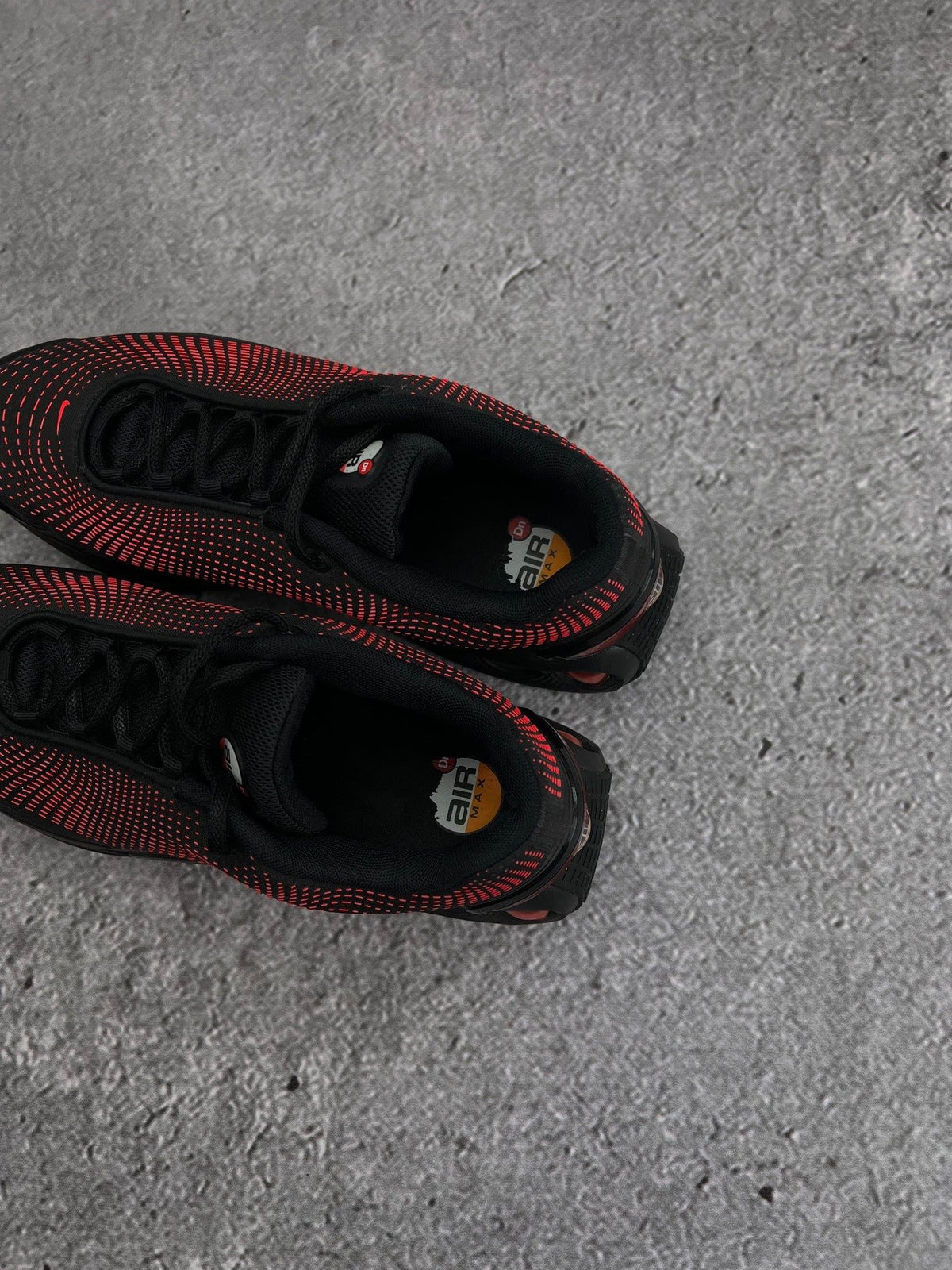 Nike Air Max DN Black Bright Crimson — buty sportowe męskie w bardzo dobrym stanie rozmiar 44, opcjonalne zdjęcie 1
