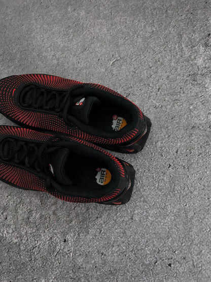 Nike Air Max DN Black Bright Crimson — buty sportowe męskie w bardzo dobrym stanie rozmiar 44, opcjonalne zdjęcie 1