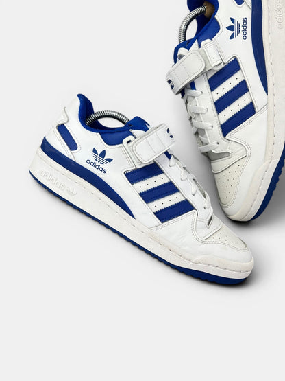 Adidas Forum Low White Royal Blue — buty sportowe męskie w bardzo dobrym stanie rozmiar 42, zewnętrzny panel prawego buta
