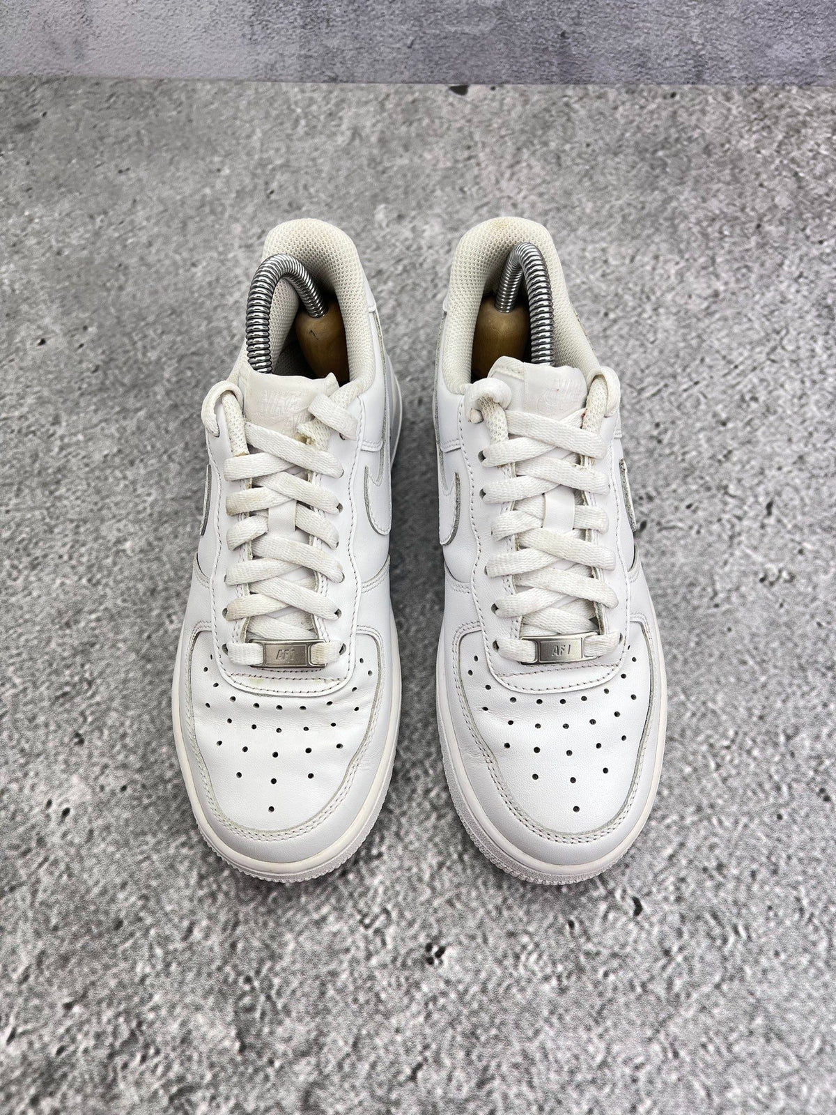 Nike Air Force 1 Low Triple White — buty sportowe damskie w bardzo dobrym stanie rozmiar 36.5, widok z góry