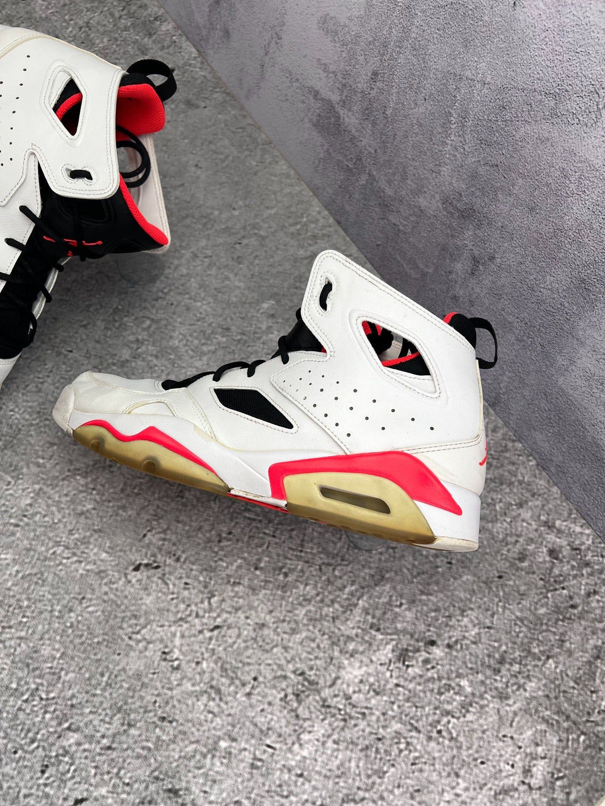 Nike Jordan Flight Club '91 White Infrared — buty sportowe męskie w bardzo dobrym stanie rozmiar 44, zewnętrzny panel lewego buta