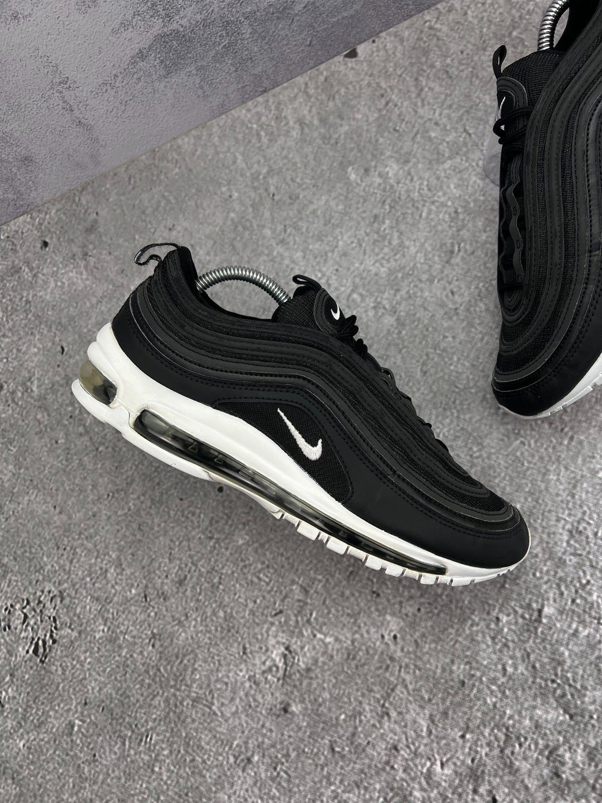 Nike Air Max 97 — buty sportowe męskie w bardzo dobrym stanie rozmiar 44, zewnętrzny panel prawego buta