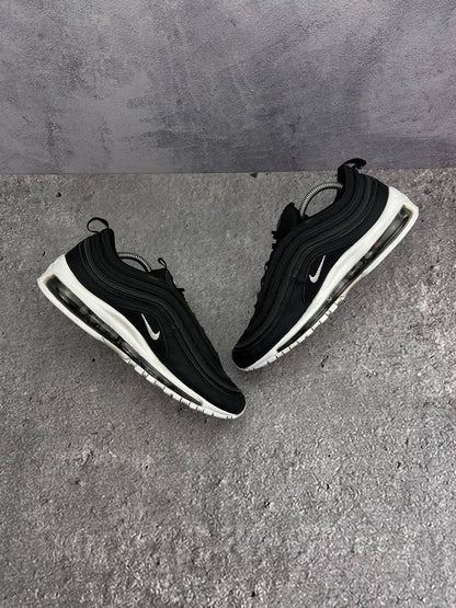 Nike Air Max 97 — buty sportowe męskie w bardzo dobrym stanie rozmiar 44, widok z góry na wewnętrzną stronę butów