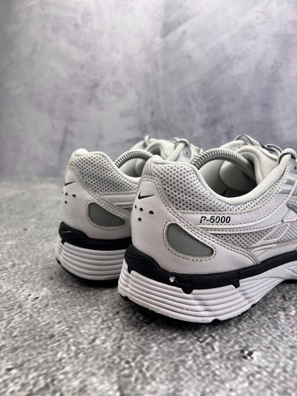 Nike P-6000 P-6000 Metallic Silver — buty sportowe męskie w bardzo dobrym stanie rozmiar 44.5, widok z góry