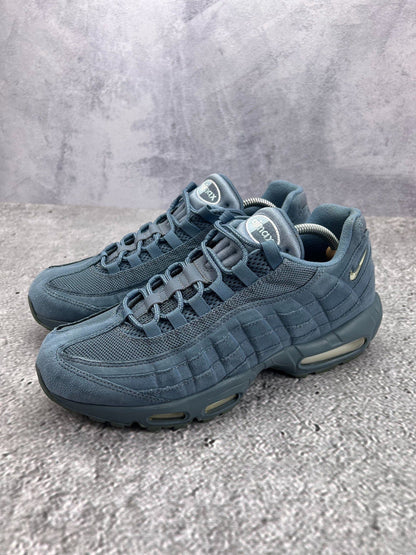 Nike Air Max 95 SC Armory Blue — buty sportowe męskie w bardzo dobrym stanie rozmiar 44, widok z boku