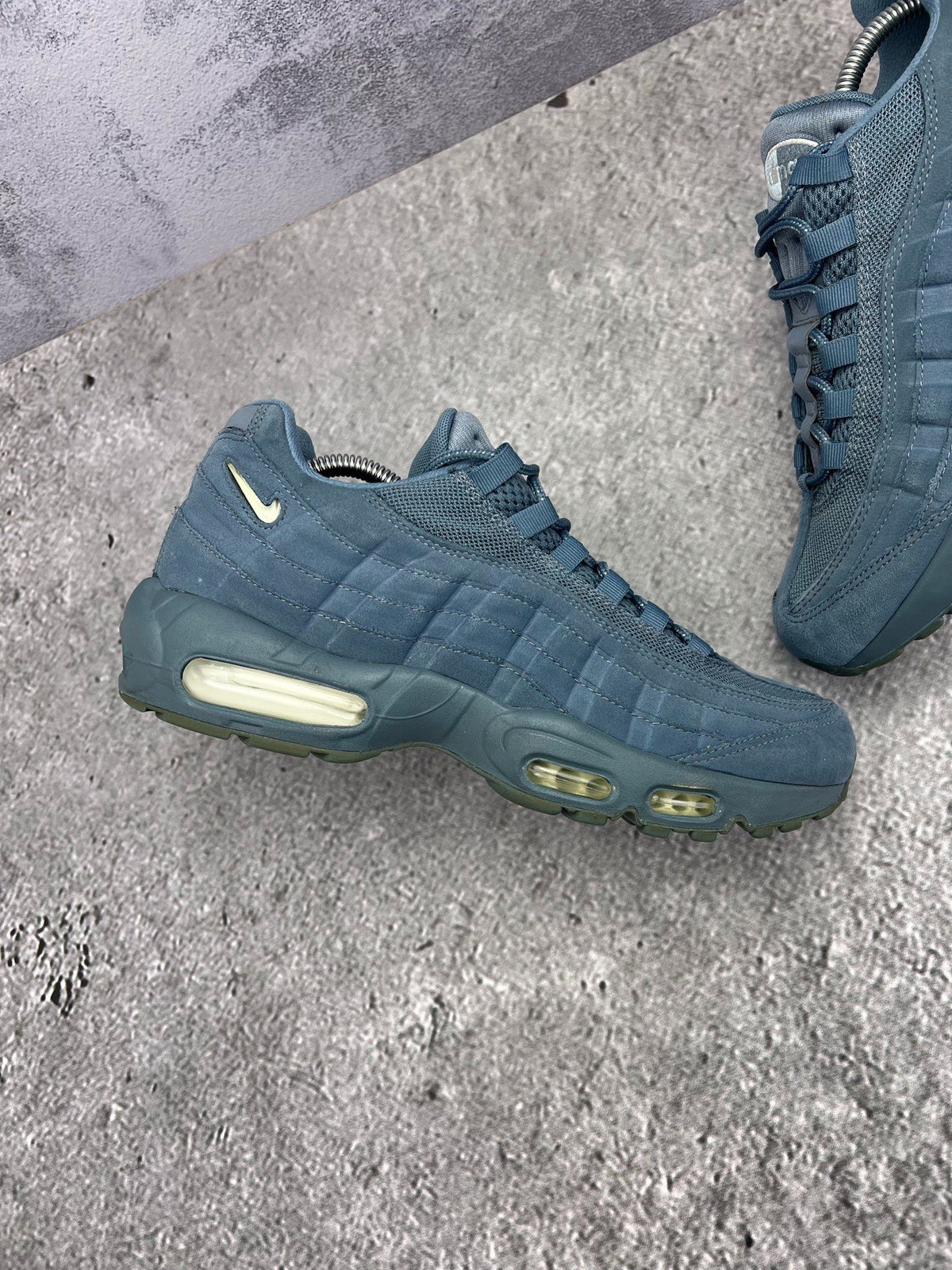 Nike Air Max 95 SC Armory Blue — buty sportowe męskie w bardzo dobrym stanie rozmiar 44, zewnętrzny panel prawego buta