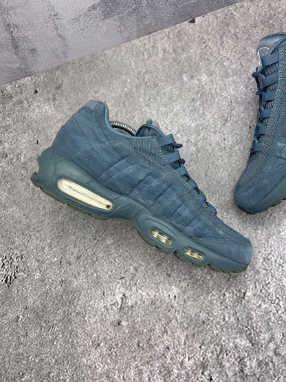 Nike Air Max 95 SC Armory Blue — buty sportowe męskie w bardzo dobrym stanie rozmiar 44, wewnętrzny panel lewego buta