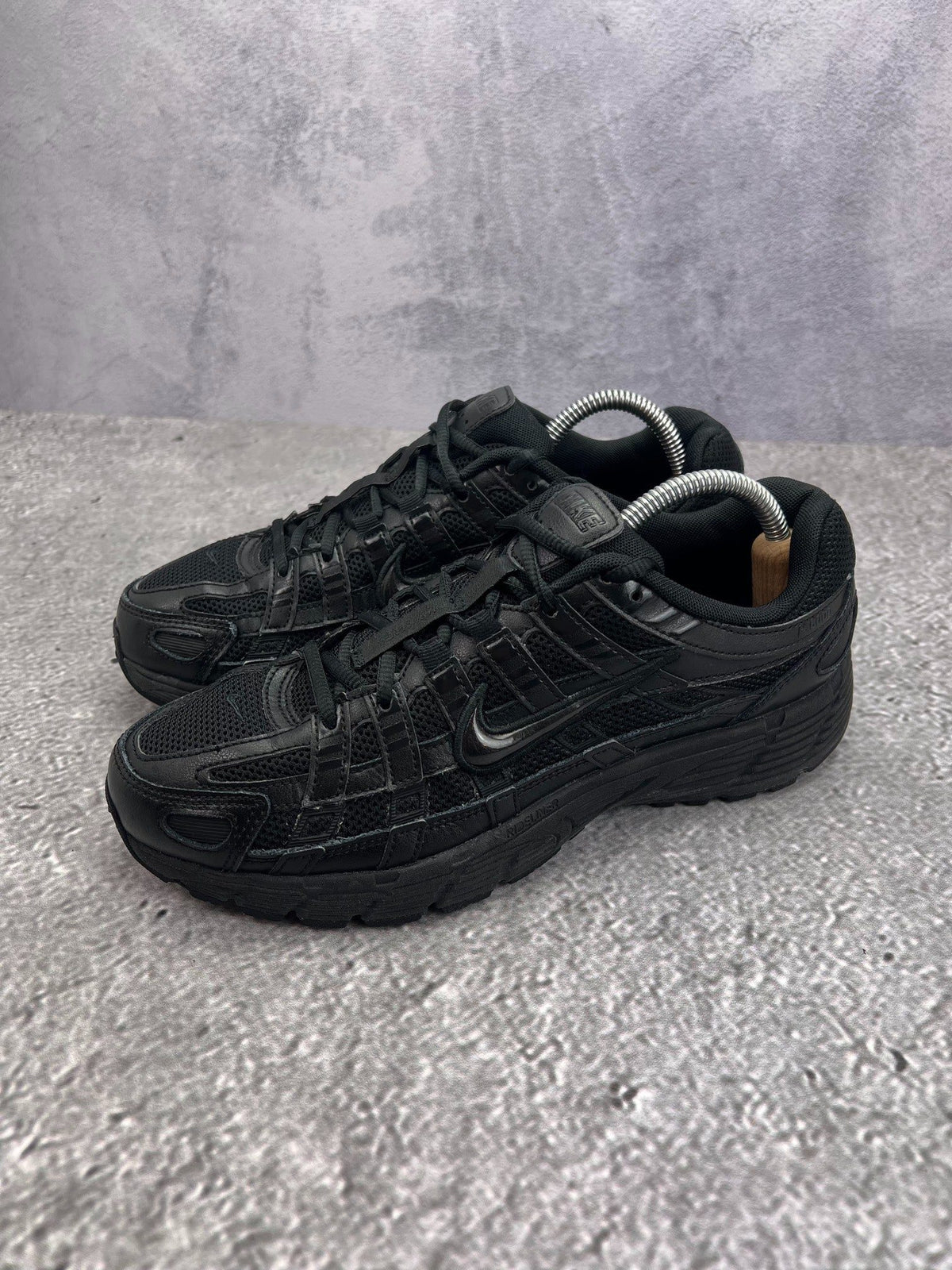 Nike P-6000 Black — buty sportowe męskie w bardzo dobrym stanie rozmiar 42, widok z boku
