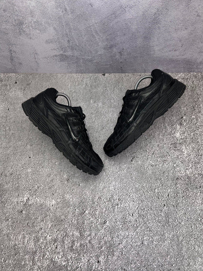 Nike P-6000 Black — buty sportowe męskie w bardzo dobrym stanie rozmiar 42, widok z góry na zewnętrzną stronę butów