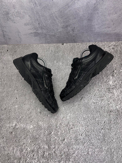 Nike P-6000 Black — buty sportowe męskie w bardzo dobrym stanie rozmiar 42, widok z góry na wewnętrzną stronę butów