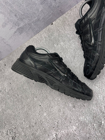 Nike P-6000 Black — buty sportowe męskie w bardzo dobrym stanie rozmiar 42, wewnętrzny panel lewego buta