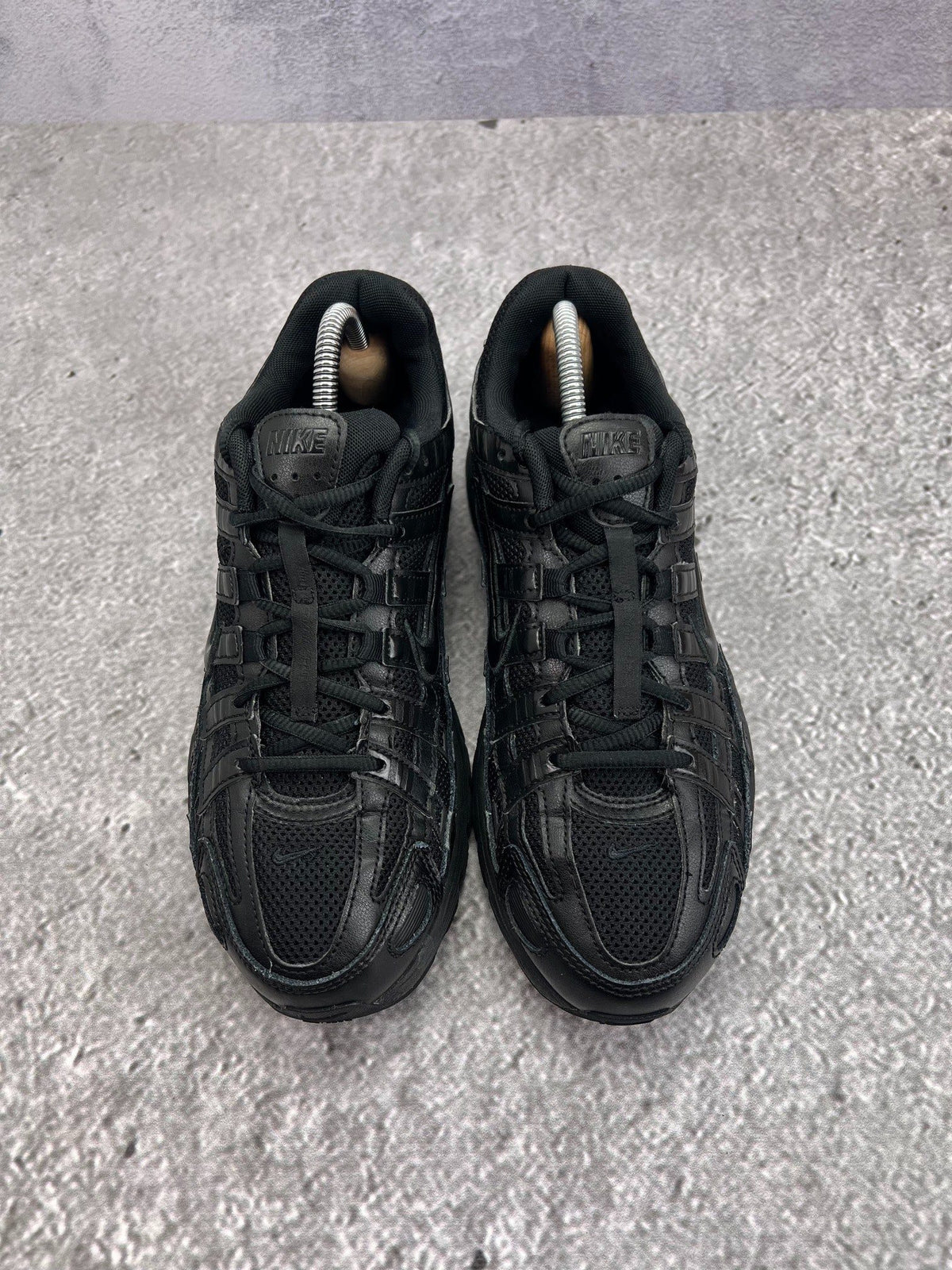 Nike P-6000 Black — buty sportowe męskie w bardzo dobrym stanie rozmiar 42, widok z tyłu