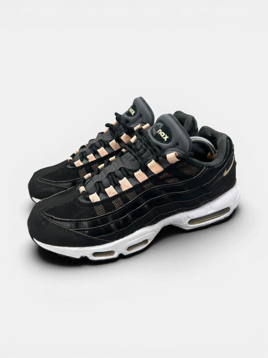 Nike Air Max 95 — buty sportowe męskie w bardzo dobrym stanie rozmiar 44, widok z boku