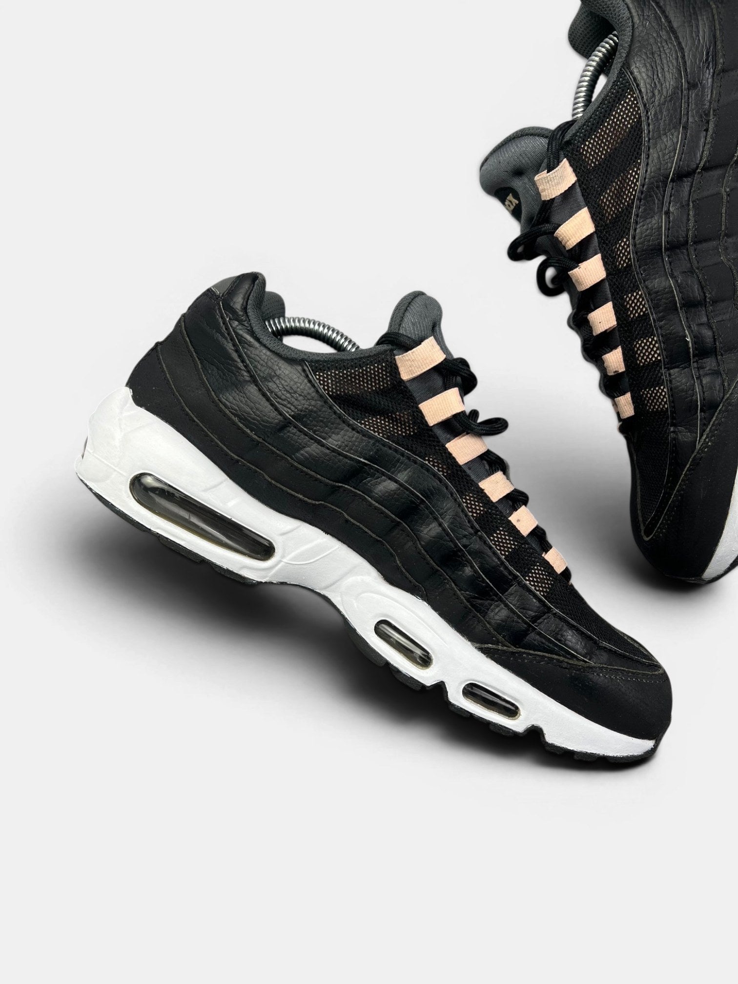 Nike Air Max 95 — buty sportowe męskie w bardzo dobrym stanie rozmiar 44, wewnętrzny panel lewego buta