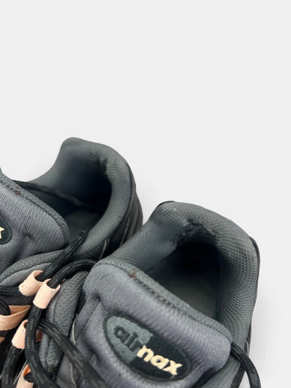 Nike Air Max 95 — buty sportowe męskie w bardzo dobrym stanie rozmiar 44, zapiętki butów