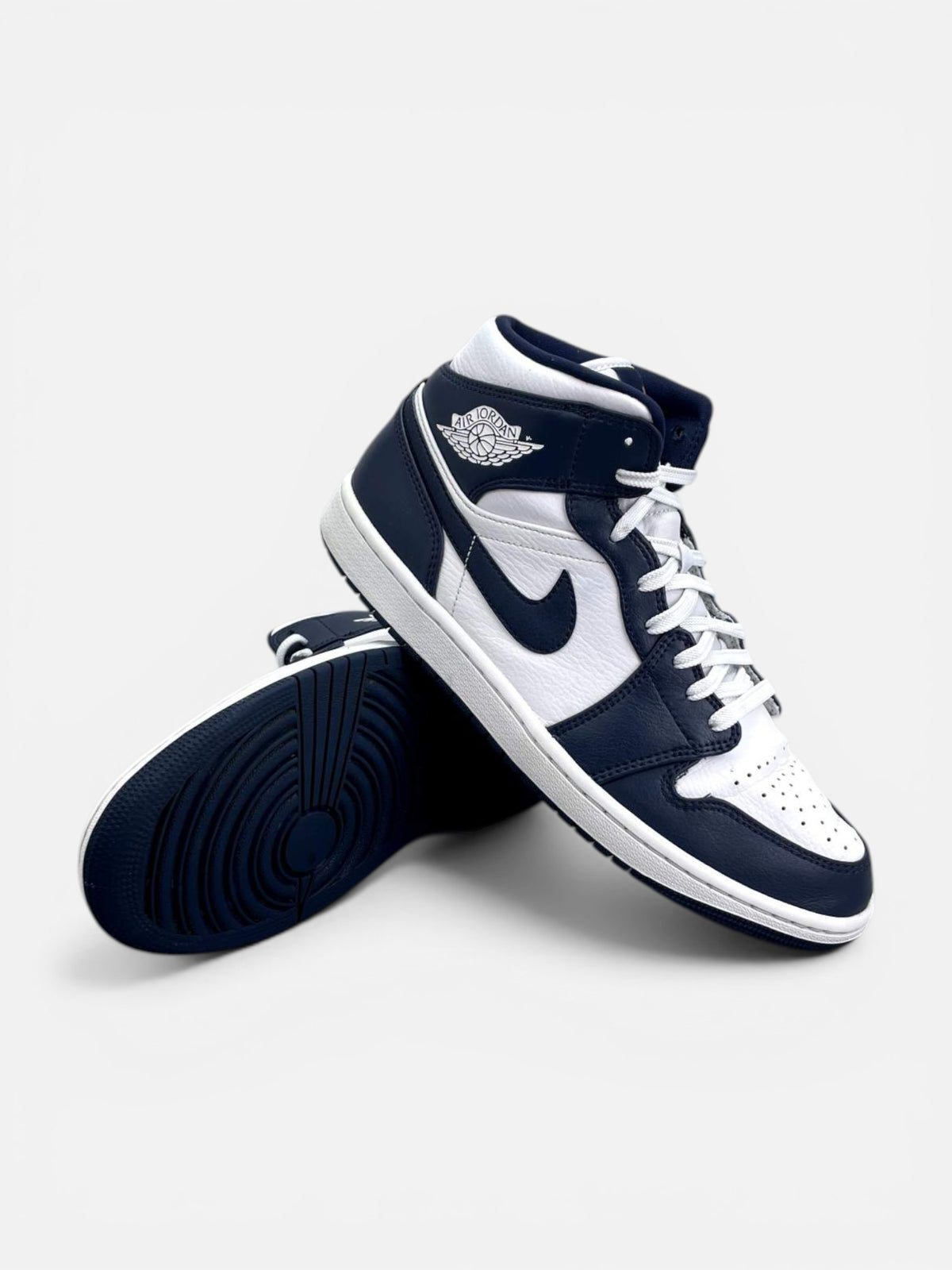Jordan Air Jordan 1 Mid SE Obsidian — buty sportowe męskie w bardzo dobrym stanie rozmiar 43, boczny profil