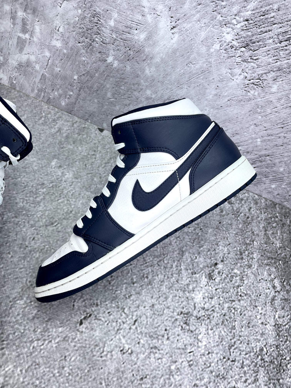 Jordan Air Jordan 1 Mid SE Obsidian — buty sportowe męskie w bardzo dobrym stanie rozmiar 43, wewnętrzny panel prawego buta