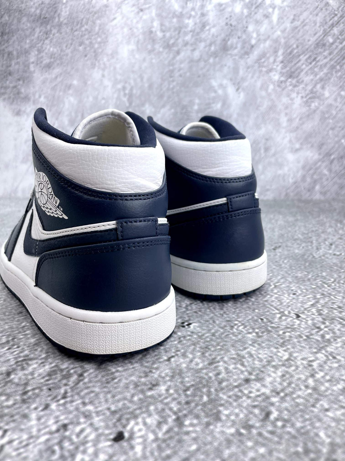 Jordan Air Jordan 1 Mid SE Obsidian — buty sportowe męskie w bardzo dobrym stanie rozmiar 43, widok z tyłu